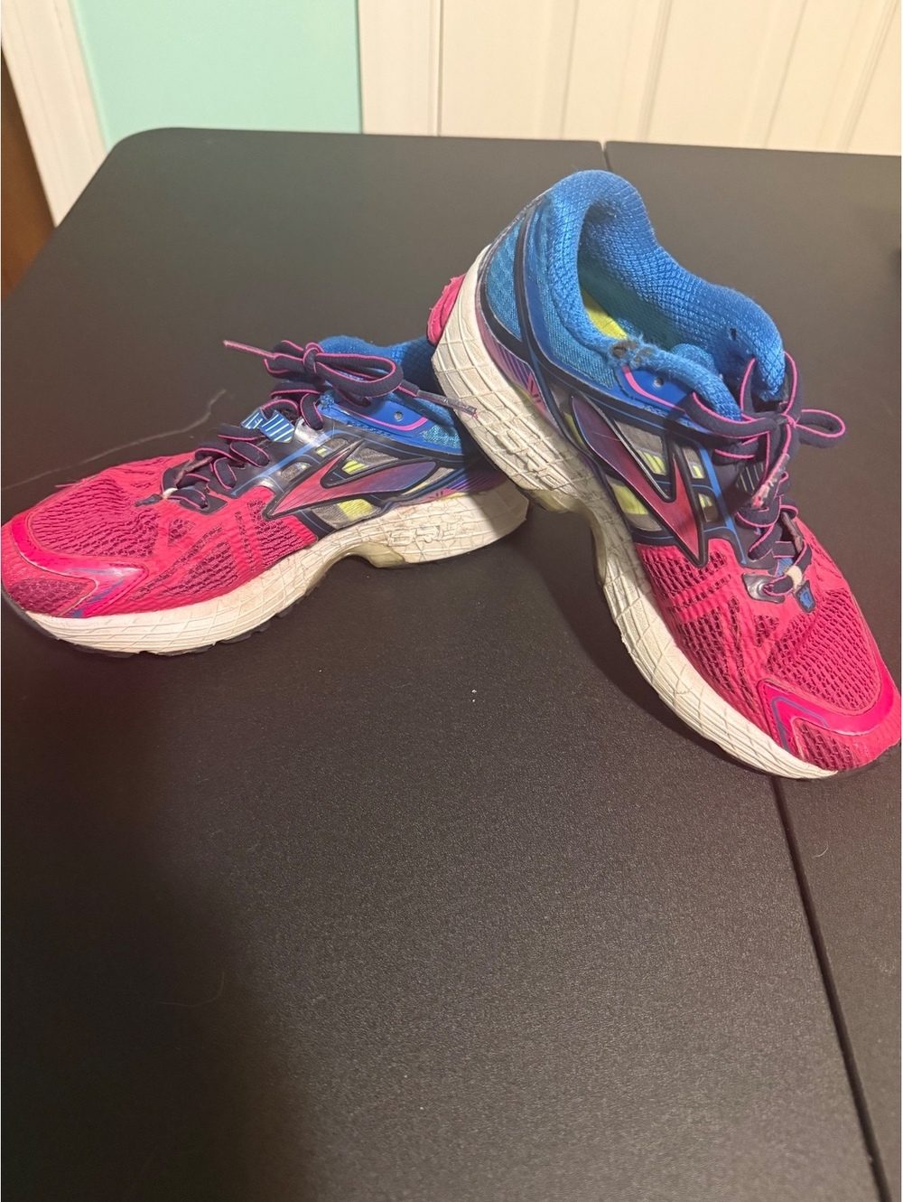 Brooks Running Shoes Women's Size 7 Pink Blue